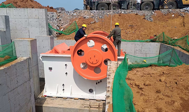 Principle of Thin Oil Lubrication System For Main Engine Of Mobile Sand Making Machine